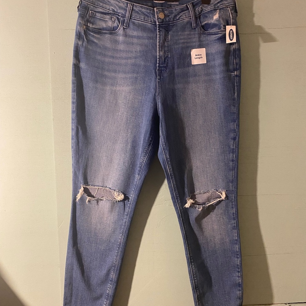 Old Navy Light Blue Distressed Ankle Jeans